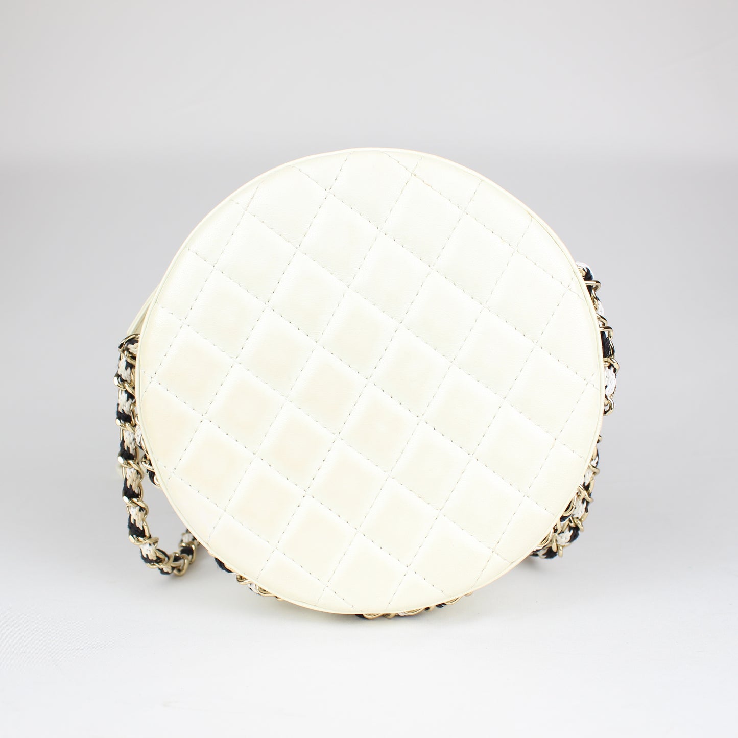 Chanel Cruise Collection “La Pausa” Lifesaver Round Crossbody Bag – White & Black Lambskin – ca. 2019
