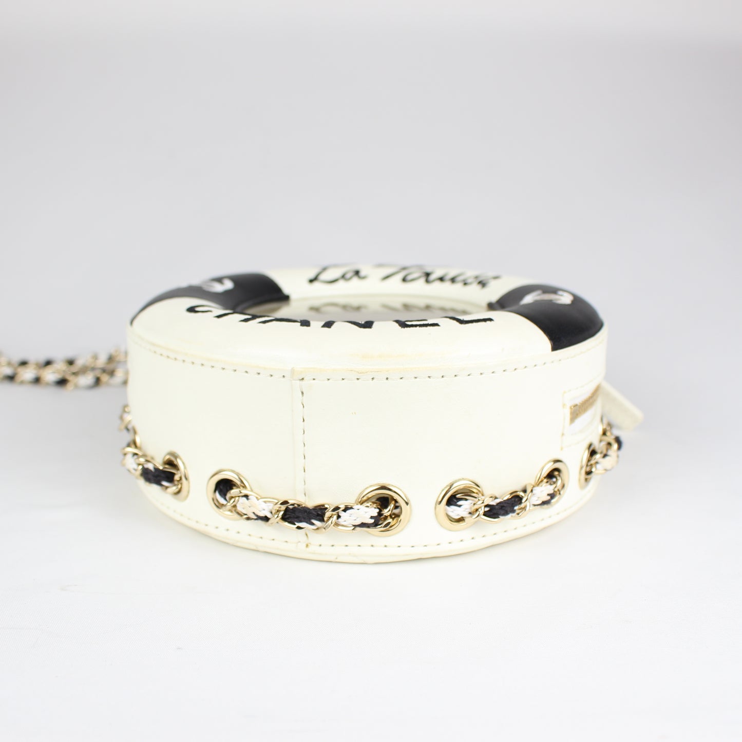 Chanel Cruise Collection “La Pausa” Lifesaver Round Crossbody Bag – White & Black Lambskin – ca. 2019