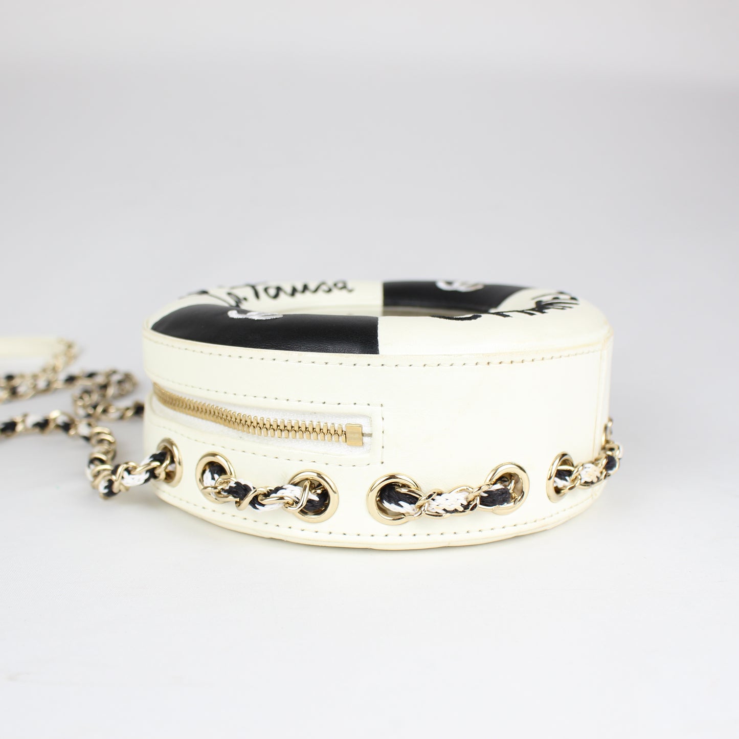 Chanel Cruise Collection “La Pausa” Lifesaver Round Crossbody Bag – White & Black Lambskin – ca. 2019