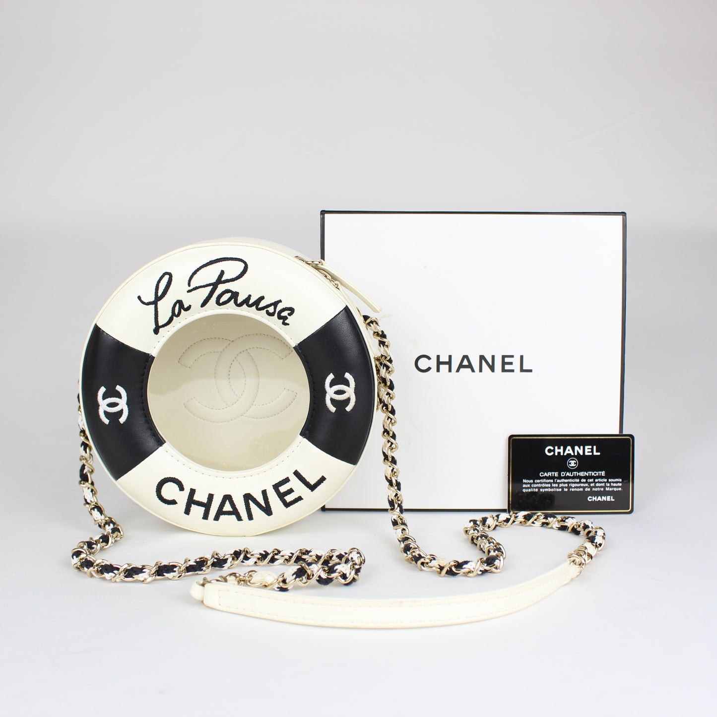 Chanel Cruise Collection “La Pausa” Lifesaver Round Crossbody Bag – White & Black Lambskin – ca. 2019