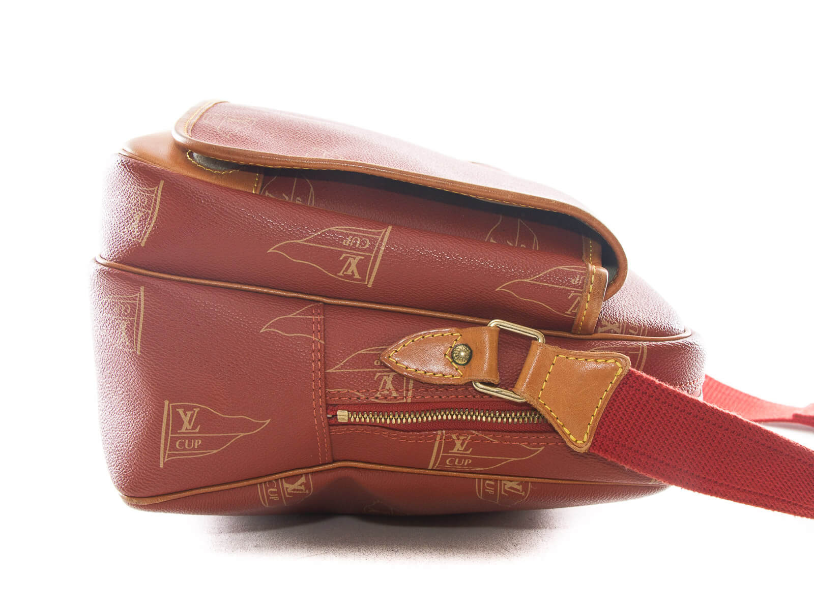 Calvi cloth satchel Louis Vuitton Red in Cloth - 22721310