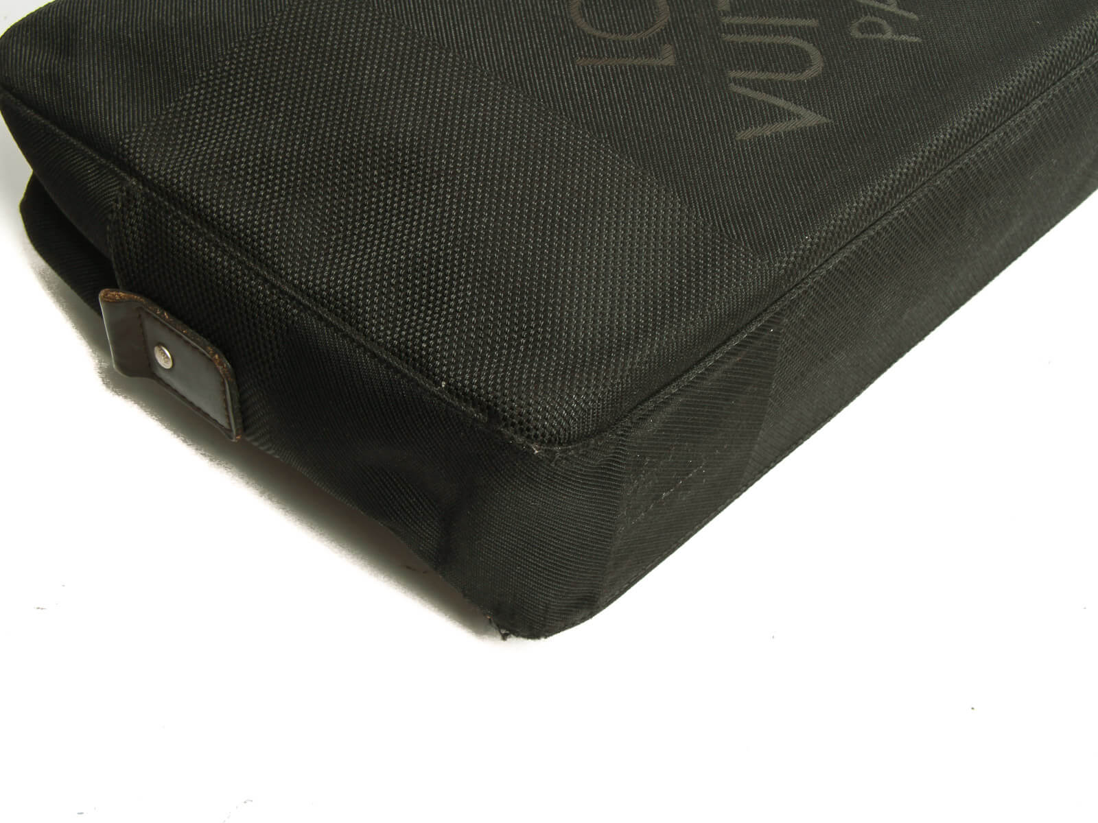 Louis Vuitton - Taiga Briefcase - Deep Brown - SHW - Pre Loved
